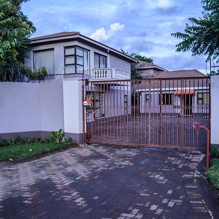 The Palace Guest House Harare Exterior photo