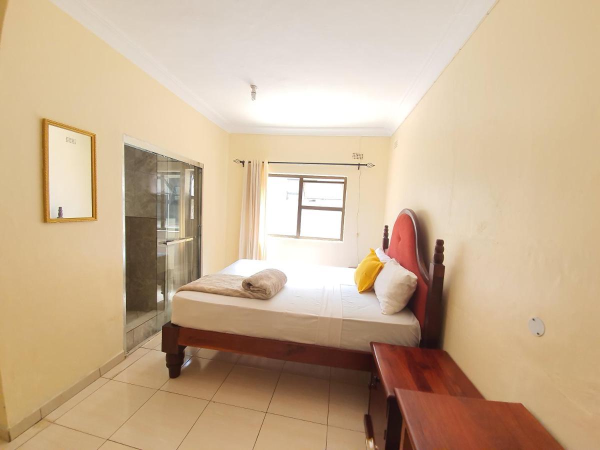 The Palace Guest House Harare Exterior photo