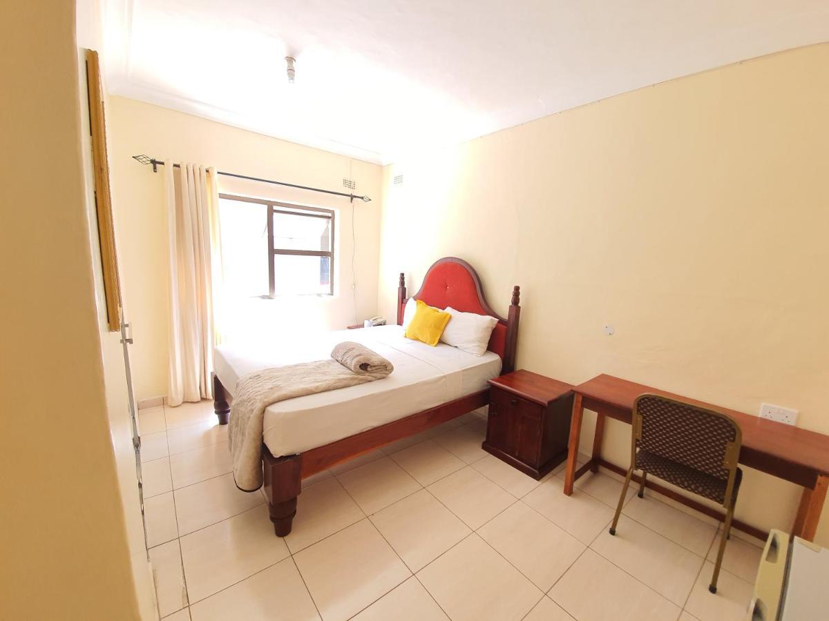 The Palace Guest House Harare Exterior photo