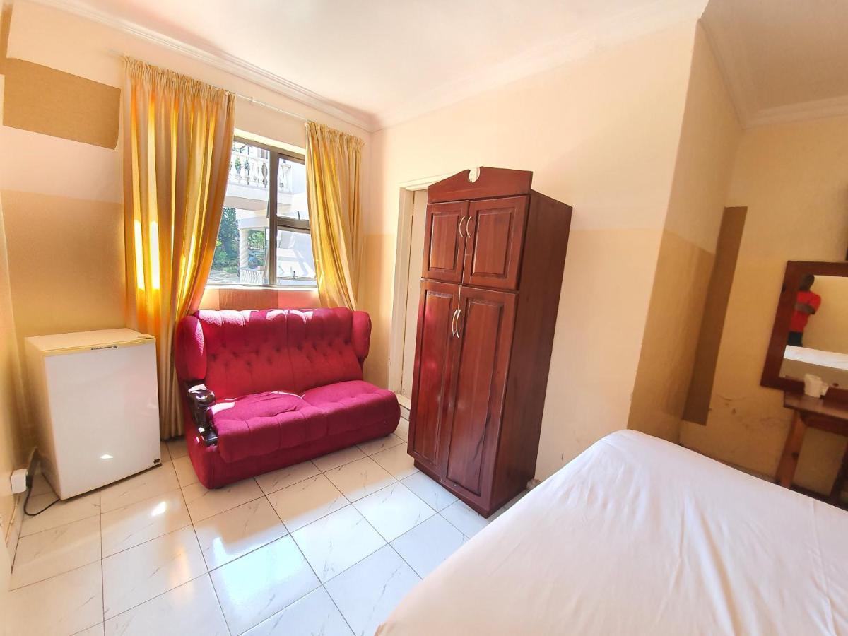 The Palace Guest House Harare Exterior photo
