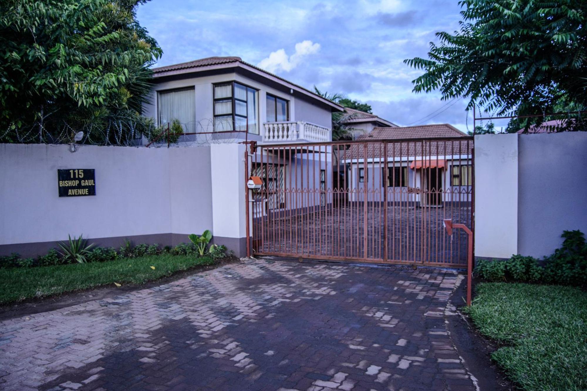 The Palace Guest House Harare Exterior photo