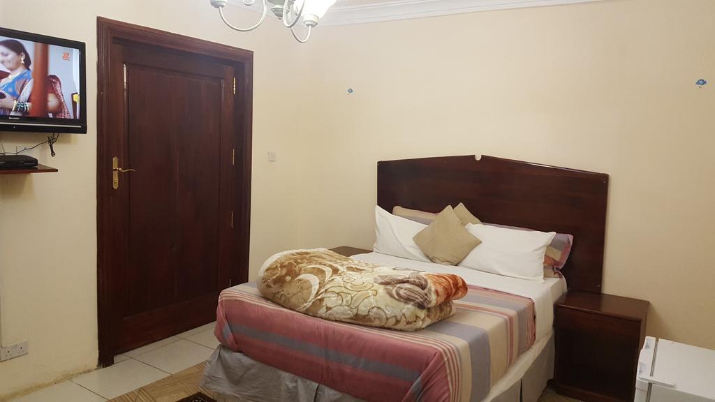 The Palace Guest House Harare Exterior photo
